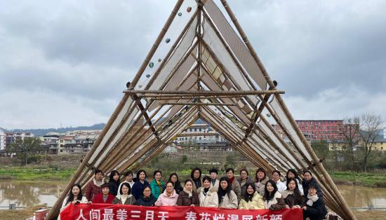 人間最美三月天，春花爛漫展新顏 市數(shù)據(jù)集團(tuán)工會(huì)開展“3.8婦女節(jié)”主題DIY活動(dòng)